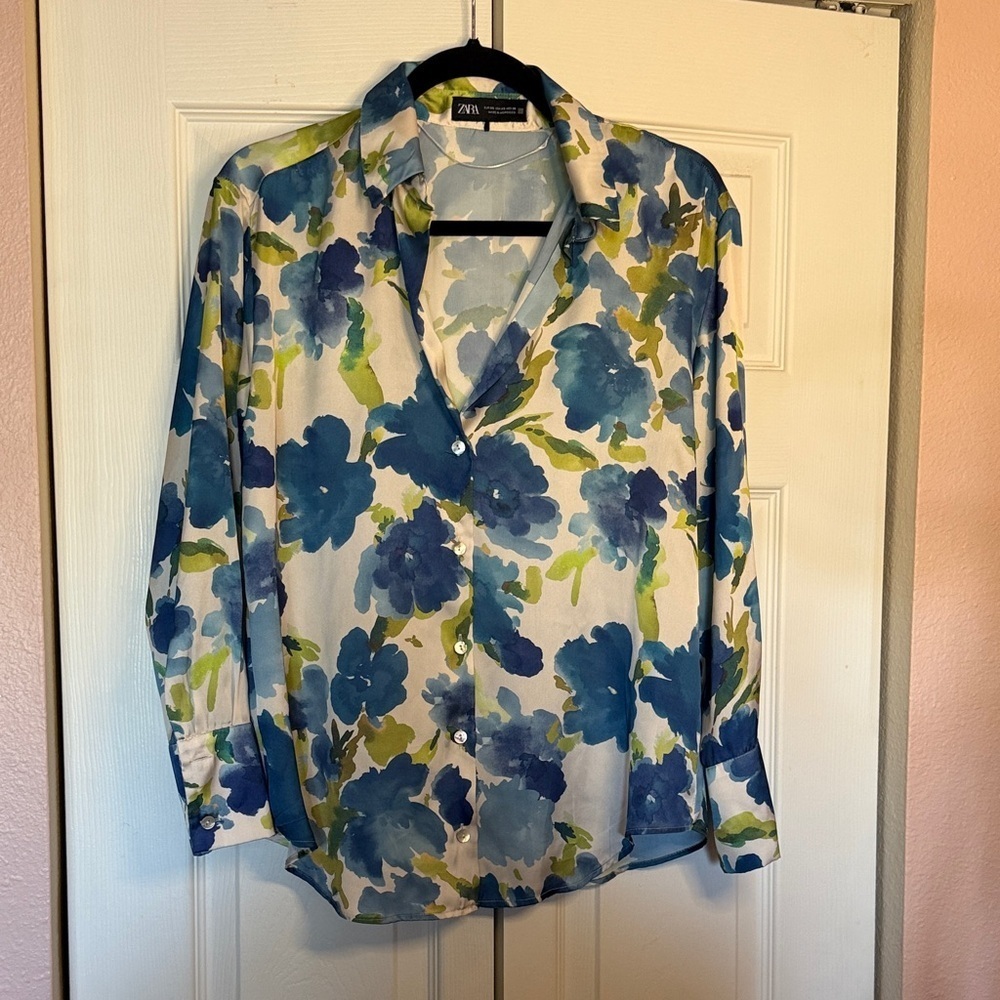 Zara Multicolor Floral Satin Shirt size XS